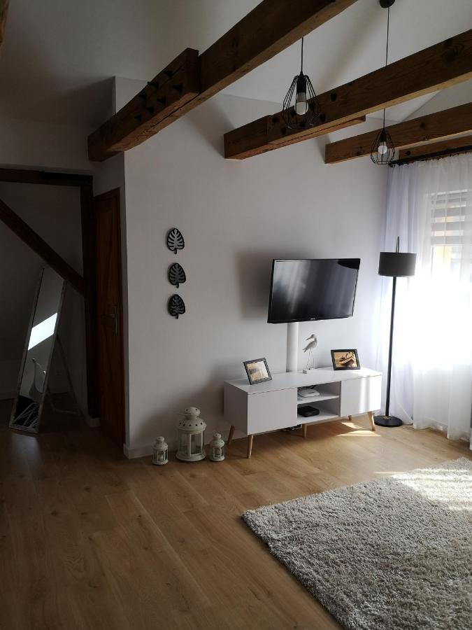 Apartament Attic Apartment เมียนซิดดรอแย ภายนอก รูปภาพ