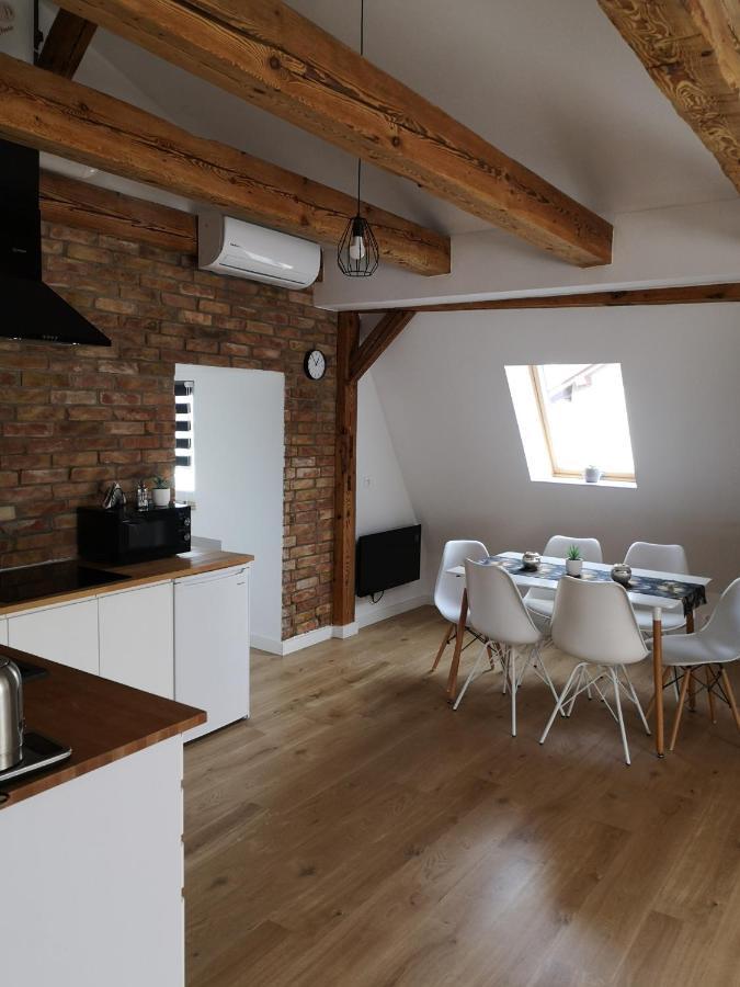 Apartament Attic Apartment เมียนซิดดรอแย ภายนอก รูปภาพ