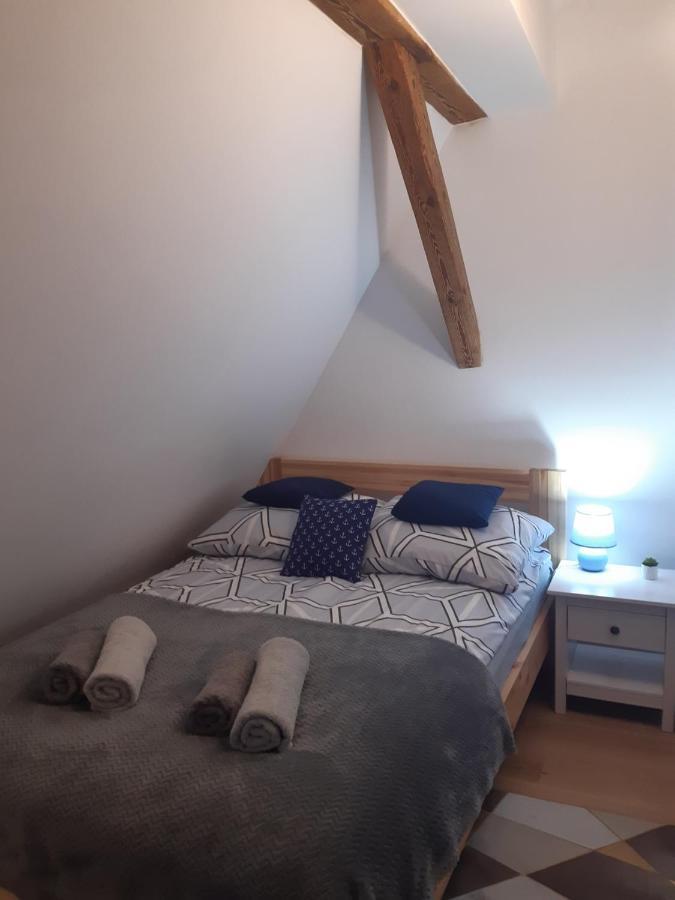 Apartament Attic Apartment เมียนซิดดรอแย ภายนอก รูปภาพ